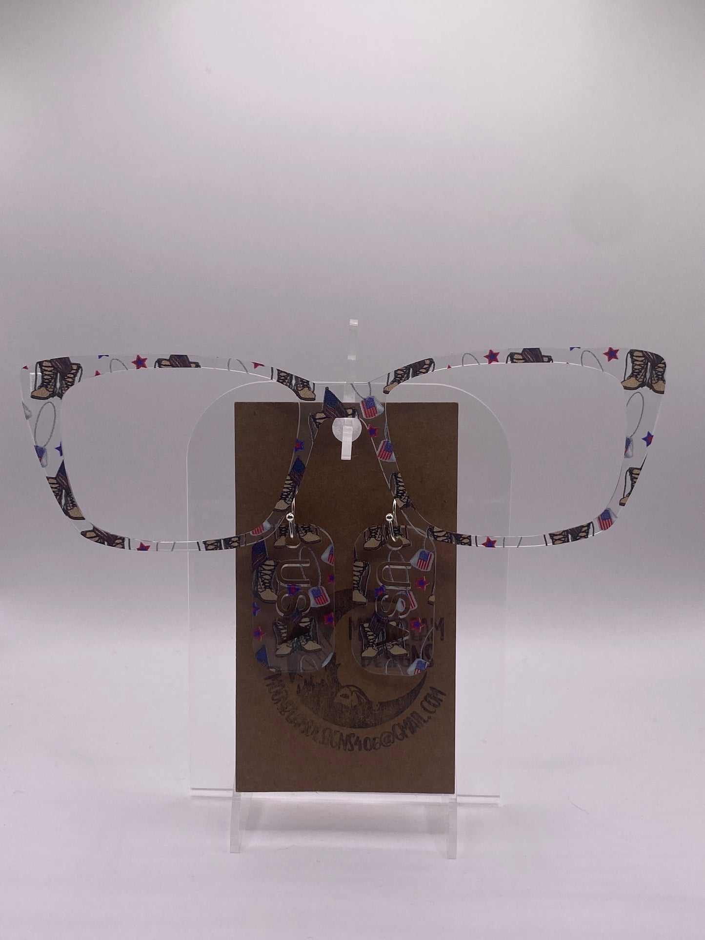 Boots & tags Topper With Earrings (clear)