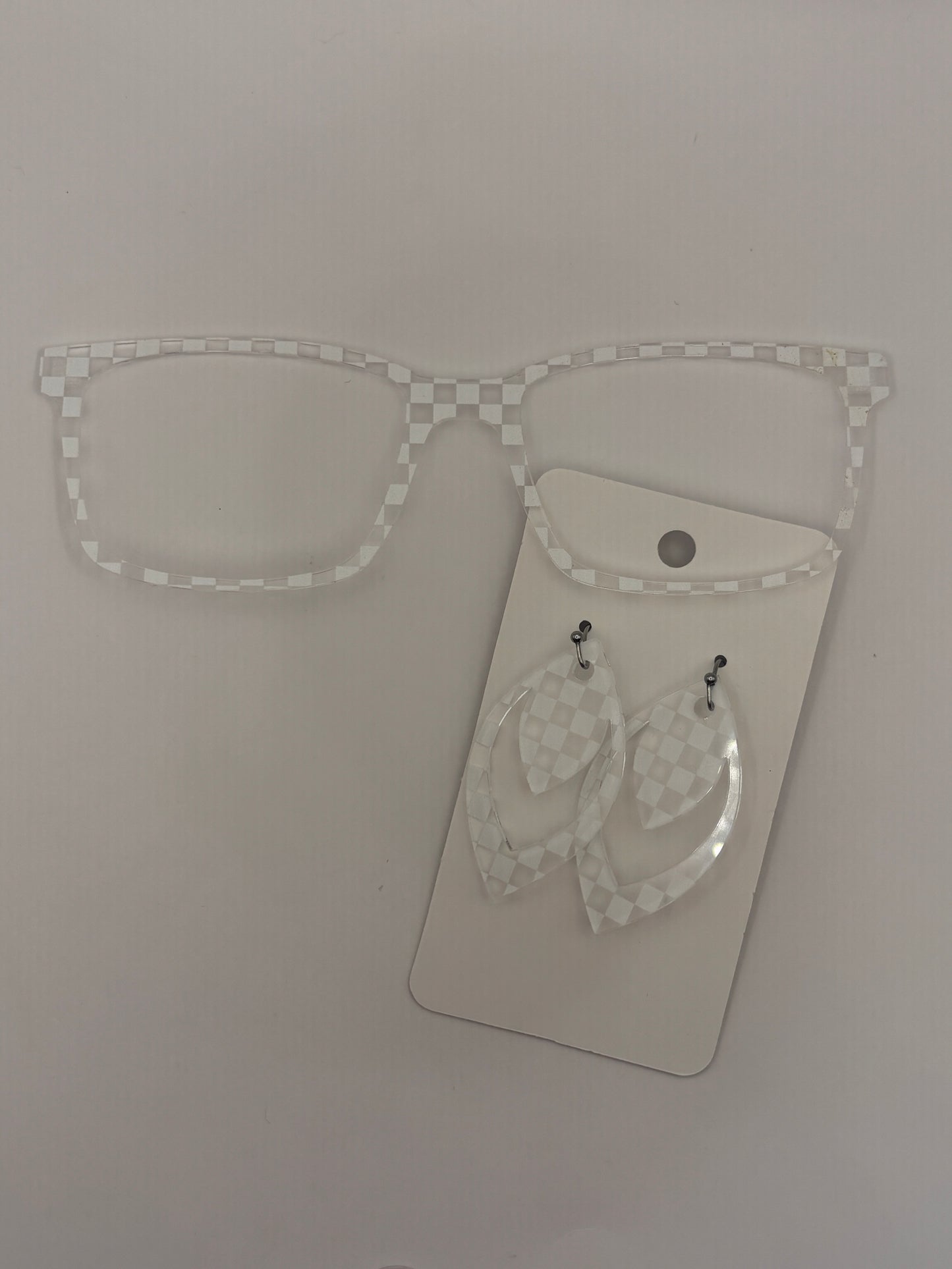 White& clear checkered topper with earrings