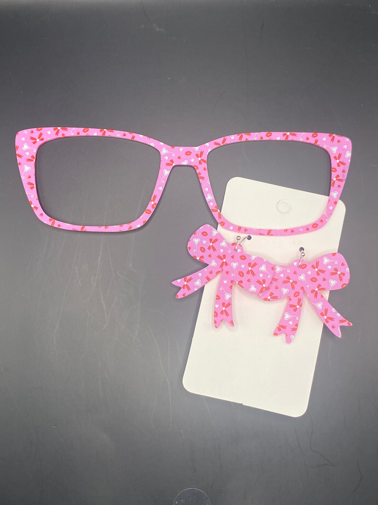 Bows, keys, and kisses topper with earrings